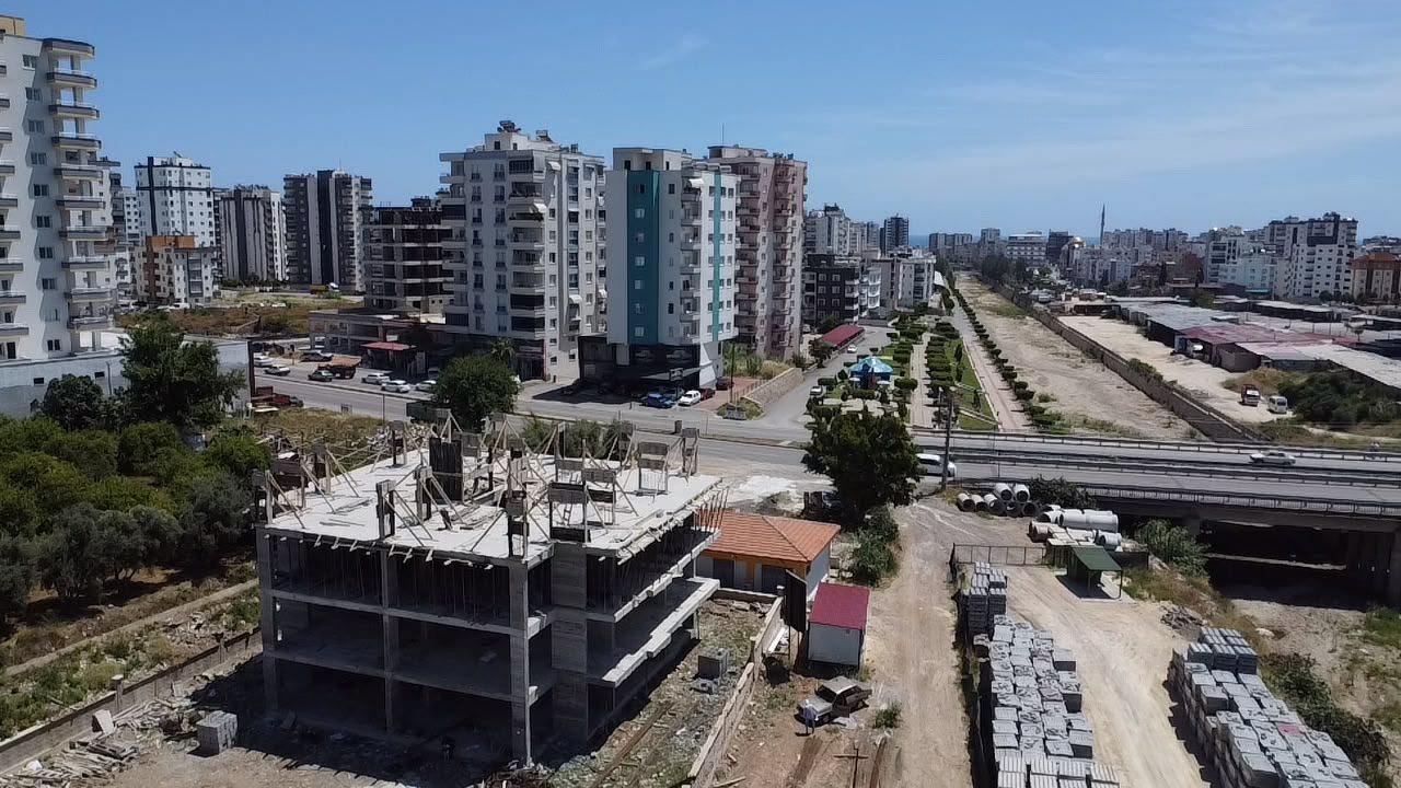 Alata Mahallesi projesi — havadan inşaat aşaması, geniş açı